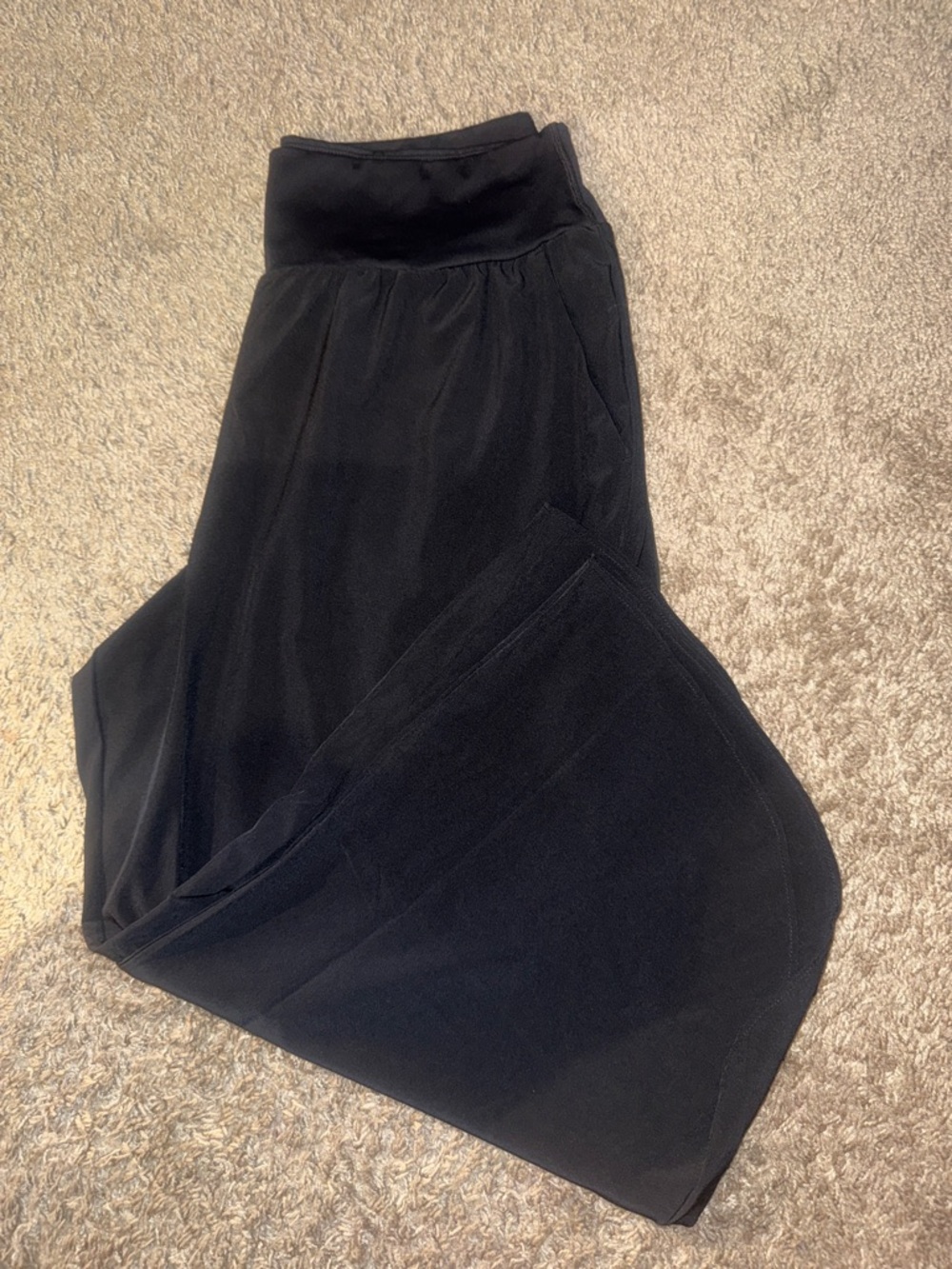 HALARA Black breezeful high waisted tummy control split hem pants with pockets